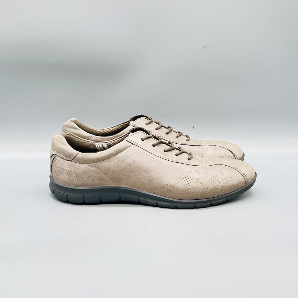 ECCO Shoes Women 9.5 Beige Gray Nubuck Lace Up Walking Travel Sneakers Comfort